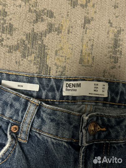 Джинсы bershka mom