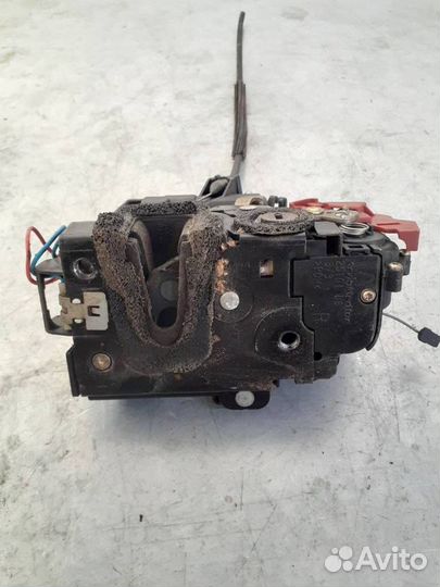 Замок двери задней правой Volkswagen Polo 4 2005