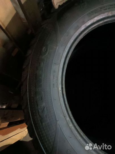 Kumho I'Zen RV Stud KC16 235/60 R18 107