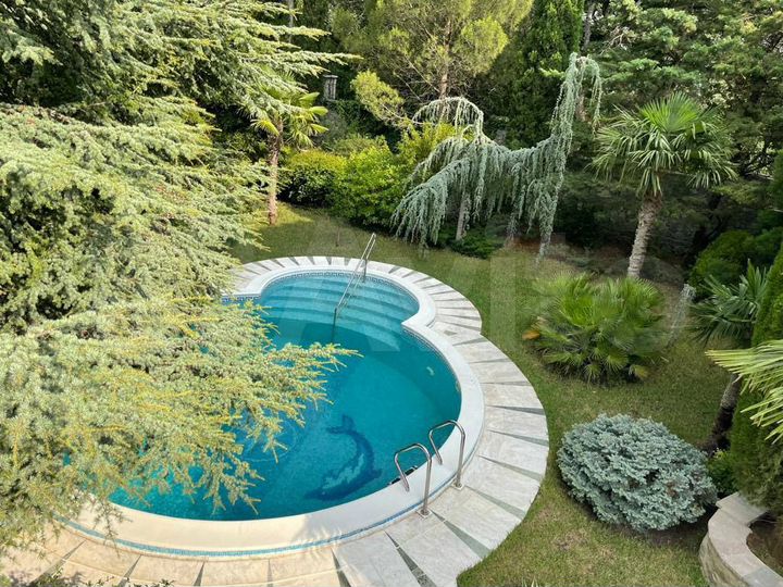 Дом 270 м² на участке 40 сот.