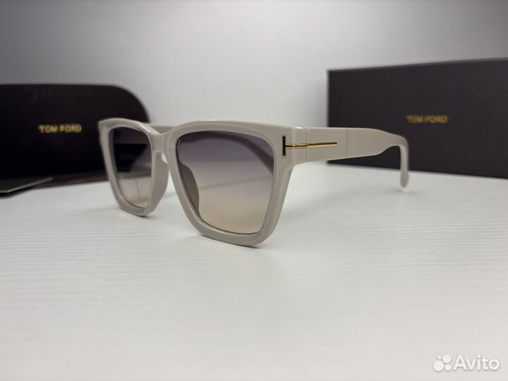Солнцезащитные женские очки TOM ford