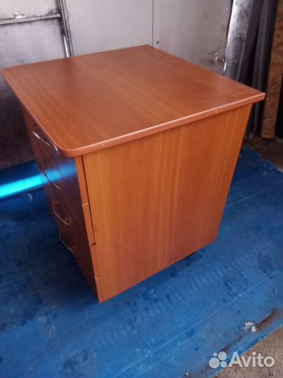 Тумбочка офисная выкатная