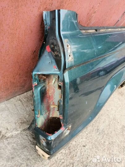 Заднее правое крыло Ford Bronco 2