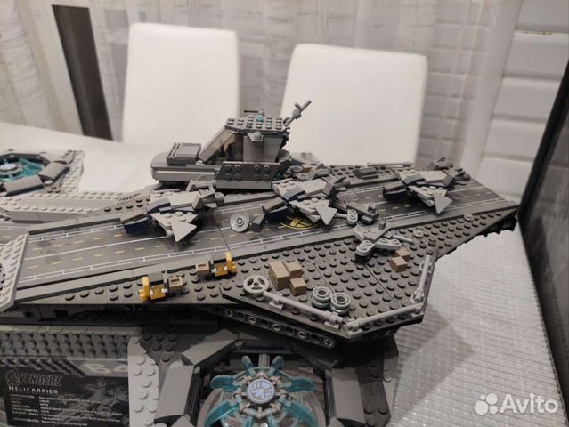 Собранная модель Lego 76042 Helicarrier