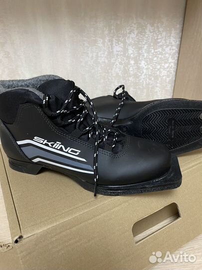Лыжные ботинки