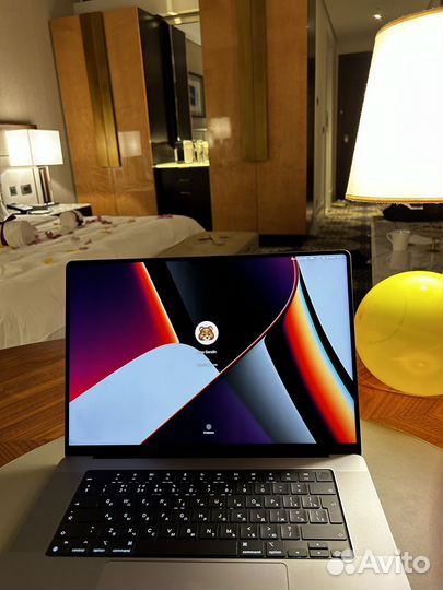 Macbook pro 16 m1 pro 32 512