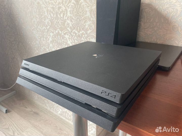 Sony PlayStation 4 Pro 1 tb (+ 5 игр)
