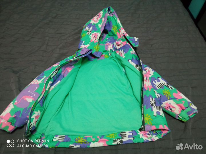 Демисезонная куртка на девочку 104размер