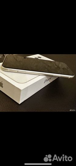Телефон iPhone 11
