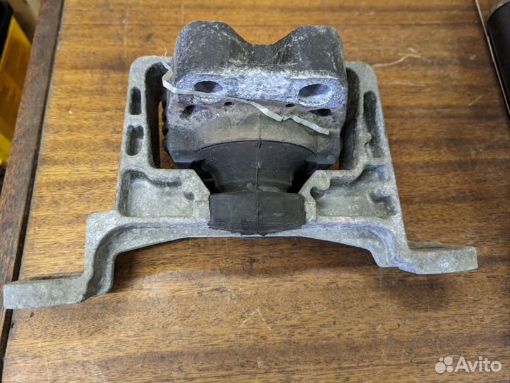 Опора двигателя правая Ford Focus 3