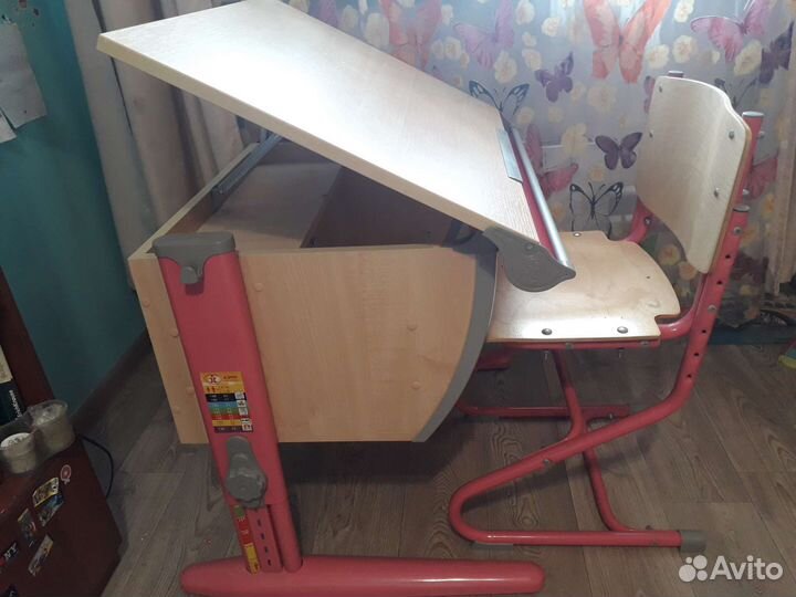 Стол и стул, растущие