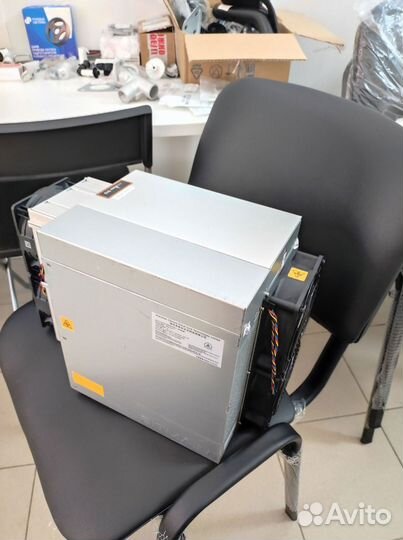 Asic майнер Bitmain Antminer S19