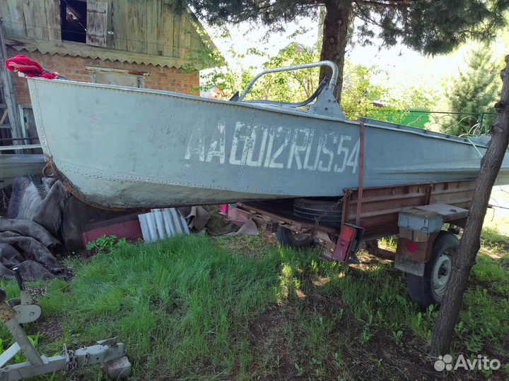 Лодка с мотором