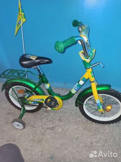 Детский велосипед с ручкой