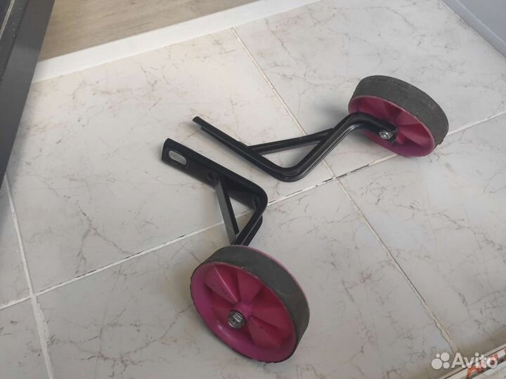 Детский велосипед, розовый с дополнит. колесами