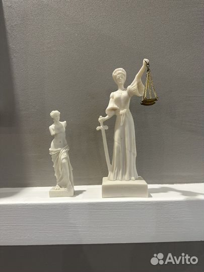 Статуэтки из греции богиня красоты и правосудия