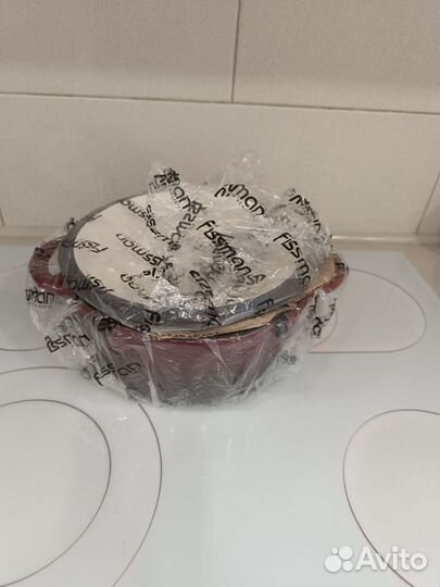 Кастрюля чугунная эмалированная новая