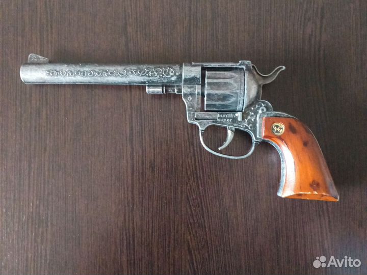 Железный не настоящий пистолет