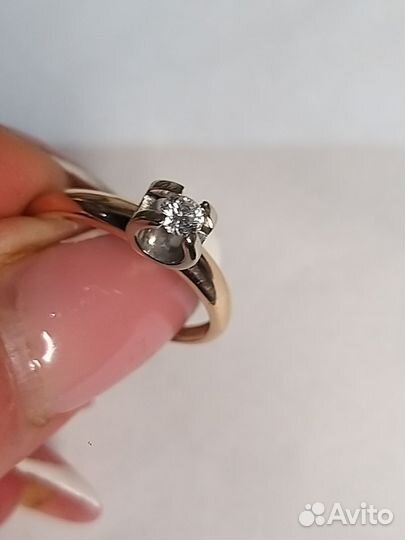 Золотое кольцо с бриллиантом 585