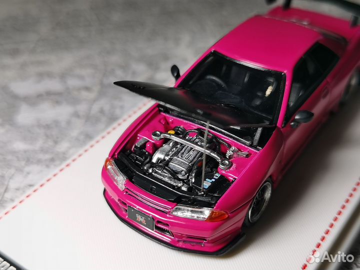 Nissan skyline gt-r R32 модель 1:64