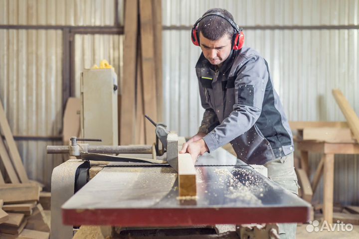 Рабочие на мебельное производство