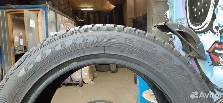 Goodyear Vector 4Seasons 225/55 R17