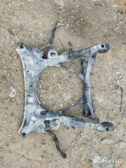 Балка под двс Lexus Ls600Hl UVF46 2urfse 2010