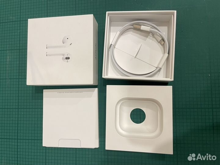 Кробка и провод от Apple Airpods 1 поколения