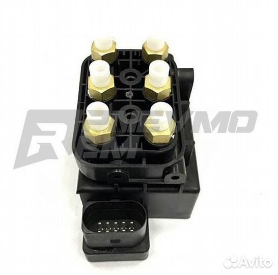 Блок клапанов пневмоподвески Volkswagen Touareg