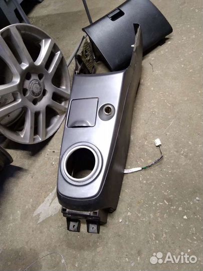 Подлокотник, центральная консоль лансер 9