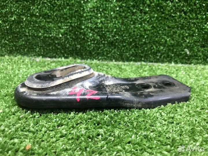 Кронштейн радиатора Opel Astra H Z16XER 2007