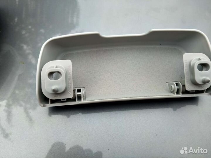 Очечник Веста, Гранта