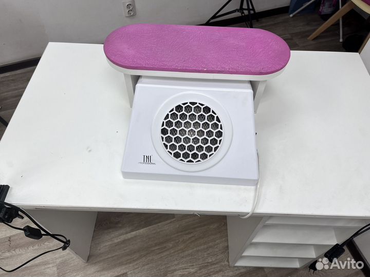 Маникюрный стол, вытяжка, тумба