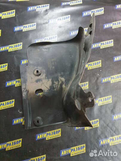 Пыльник двигателя боковой правый Opel Astra