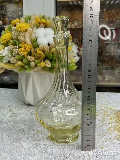 Графин из цветного стекла