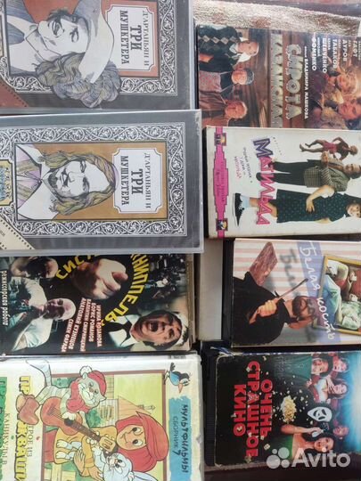 Видеомагнитофон с видеокассетами