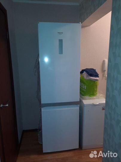 Холодильник Hotpoint-Ariston HTS 5200 W