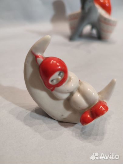 Статуэтка Космонавт на луне