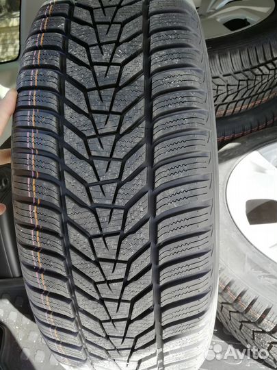 Hankook Winter I'Cept Evo 3 W330A 285/45 R19 111V