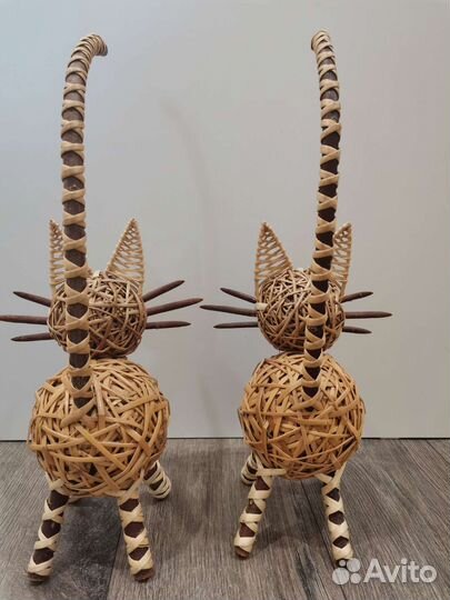Сувениры кот и кошка плетеные из лозы