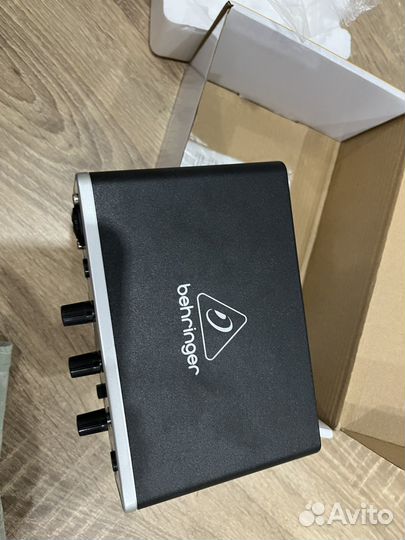 Звуковая карта behringer umc22