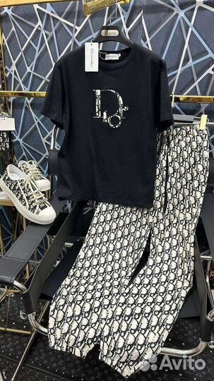 Спортивный костюм женский