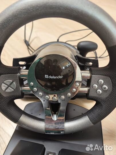 Игровой руль с педалями