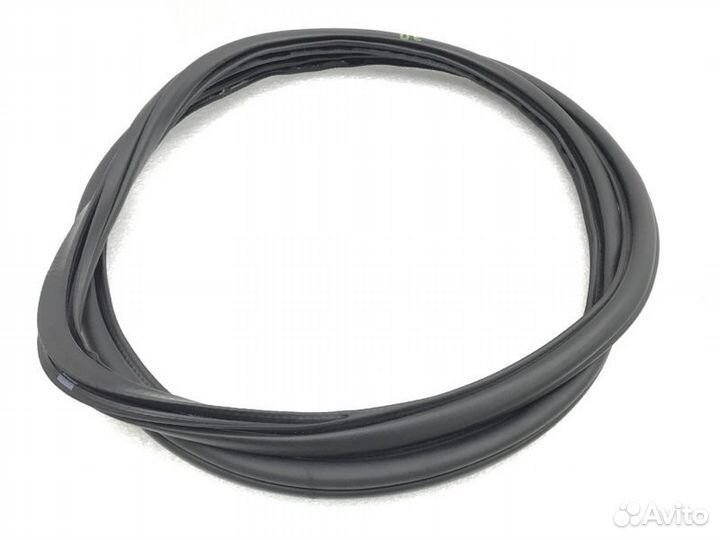 Уплотнительная резинка задняя правая Volkswagen