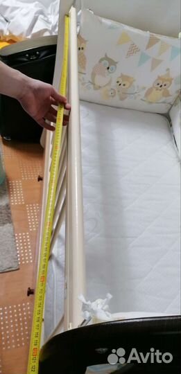 Детская кроватка с маятником и ящиком