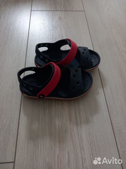 Сандали crocs