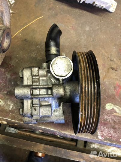 Насос гура Mitsubishi Outlander XL 2,4