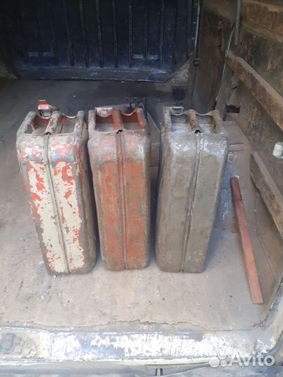 Канистры металлические 20 литров