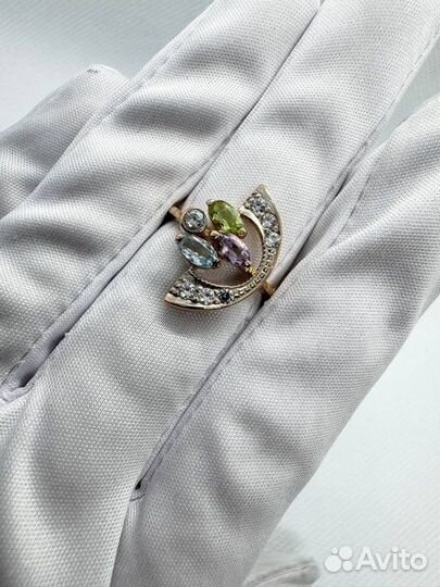 Золотое кольцо с камнем 18р