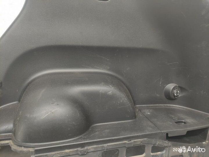 Обшивка багажника задняя правая Ssang Yong Actyon